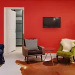 فندق Short Group Museum View Serviced 3*