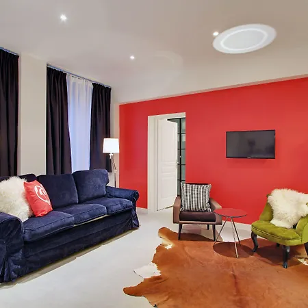 Short Group Museum View Serviced 3*