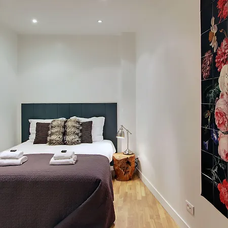 Short Group Museum View Serviced Paris