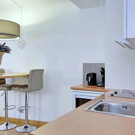 Short Group Museum View Serviced 3*