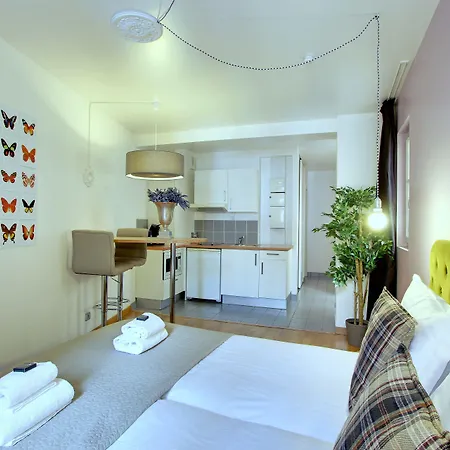 Short Group Museum View Serviced 3*