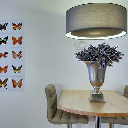 Short Group Museum View Serviced 3*