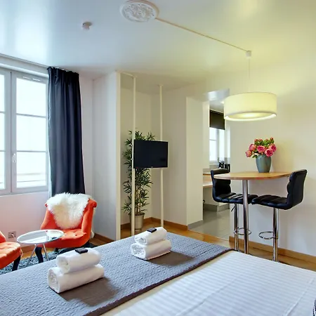 Short Group Museum View Serviced