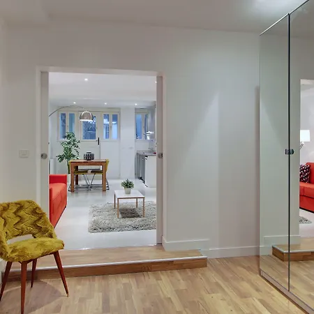 Short Group Museum View Serviced