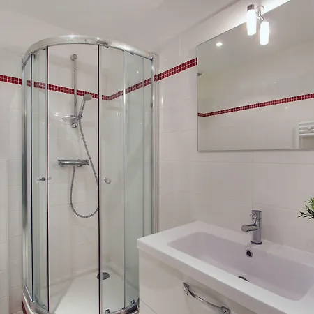 Short Group Museum View Serviced Hotel París