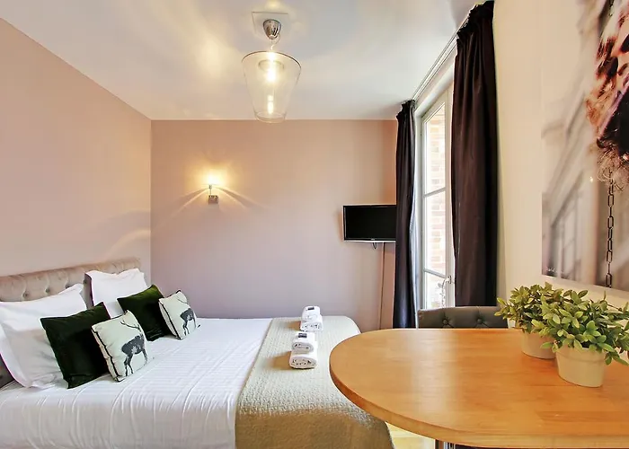 Hotel Short Group Museum View Serviced