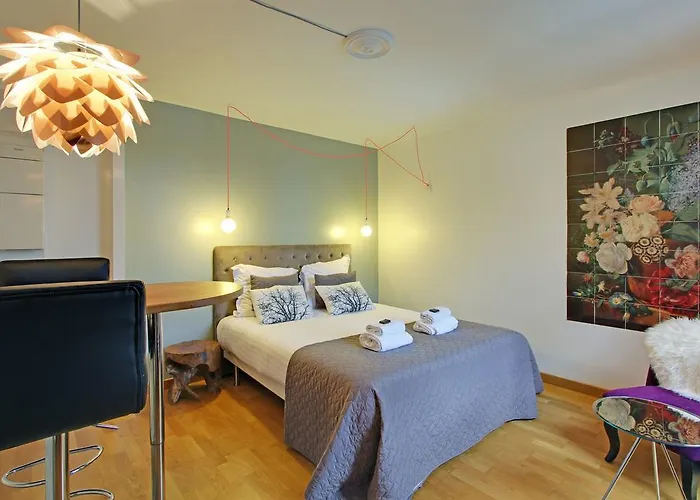 Short Group Museum View Serviced