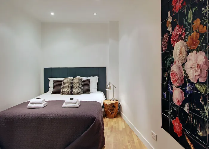 Short Group Museum View Serviced Paris