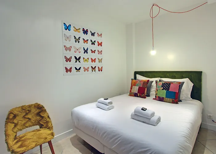 Short Group Museum View Serviced