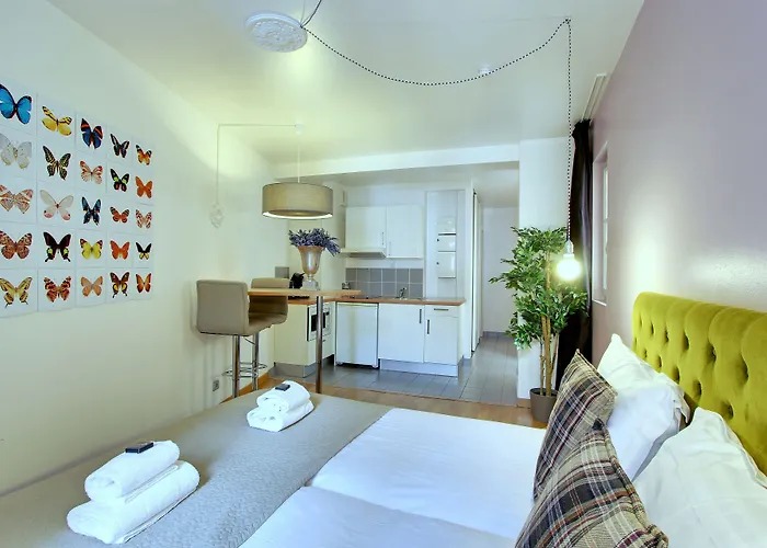 Short Group Museum View Serviced 3*