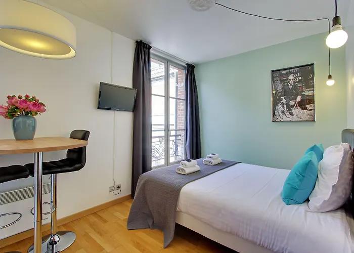 Short Group Museum View Serviced Paris