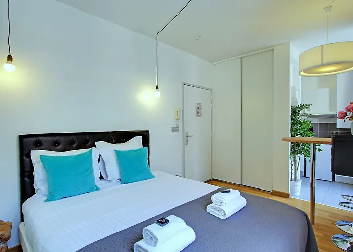 Short Group Museum View Serviced 3*