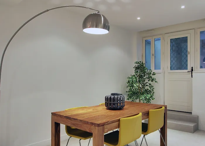 Short Group Museum View Serviced