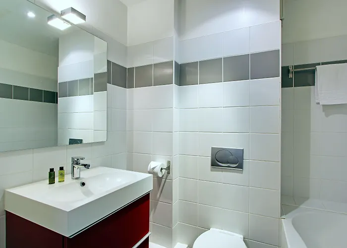 Short Group Museum View Serviced