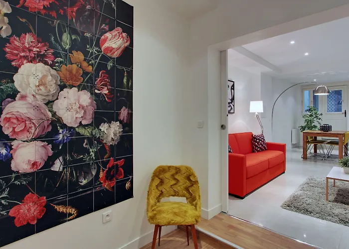 Short Group Museum View Serviced