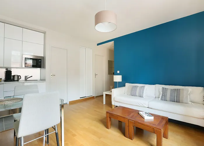 Short Group Museum View Serviced 3* Paris