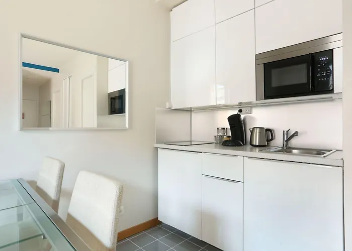 Short Group Museum View Serviced