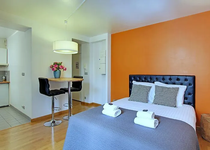 Short Group Museum View Serviced